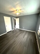 309 S 3rd St in Highlands, TX - Building Photo - Building Photo