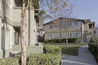 Yorba Linda Apartments in Yorba Linda, CA - Foto de edificio - Building Photo