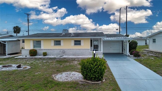 1221 Chevy Chase Dr in Sun City Center, FL - Building Photo - Building Photo