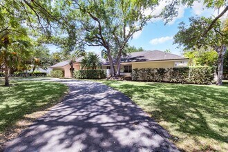 6255 SW 99th Terrace in Miami, FL - Building Photo - Building Photo