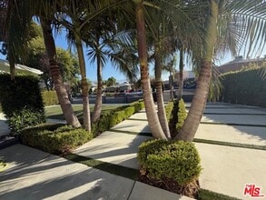 1411 N Avon St in Burbank, CA - Building Photo - Building Photo