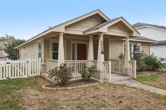 4937 Hartson in Kyle, TX - Foto de edificio - Building Photo