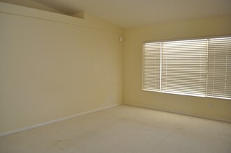 9740 Ramhorn Canyon St in Las Vegas, NV - Building Photo - Building Photo