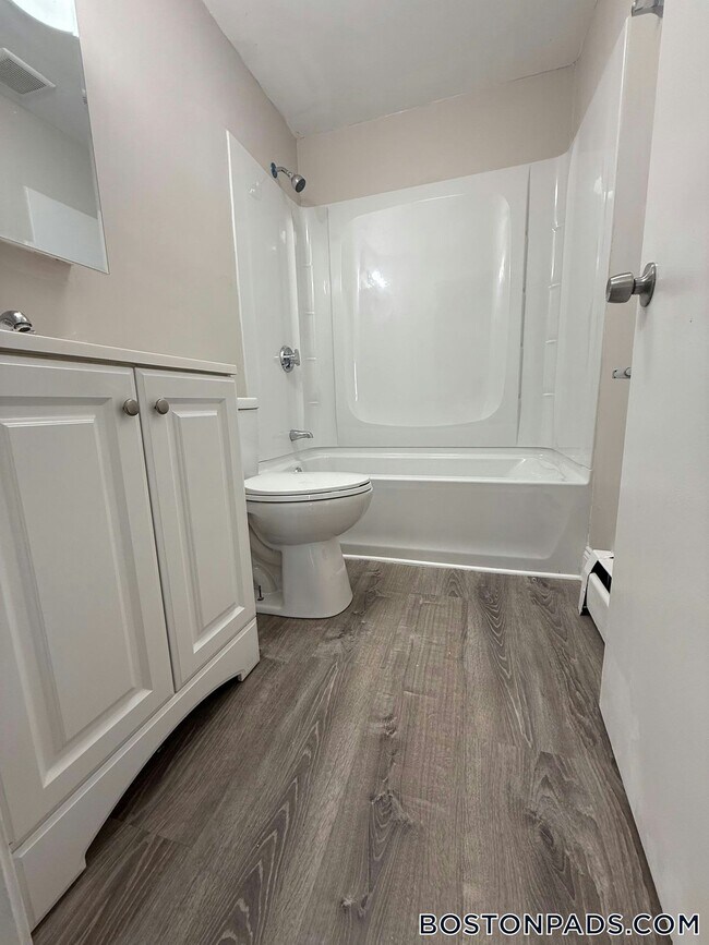 71 Bernier St in Lowell, MA - Foto de edificio - Building Photo