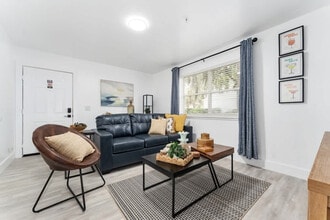 2360 SW Archer Rd in Gainesville, FL - Building Photo - Building Photo