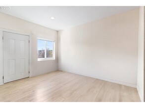 1209 Carlyle St in Klamath Falls, OR - Building Photo - Building Photo