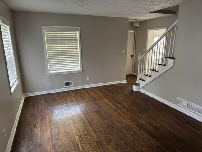 1307 Lorenzo Dr SW in Atlanta, GA - Building Photo - Building Photo