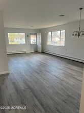 327 Curacao St in Toms River, NJ - Building Photo - Building Photo