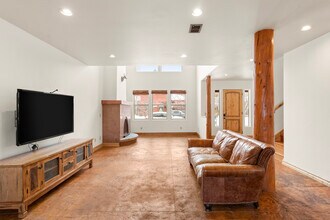 211 Juniper Ct in Basalt, CO - Building Photo - Building Photo