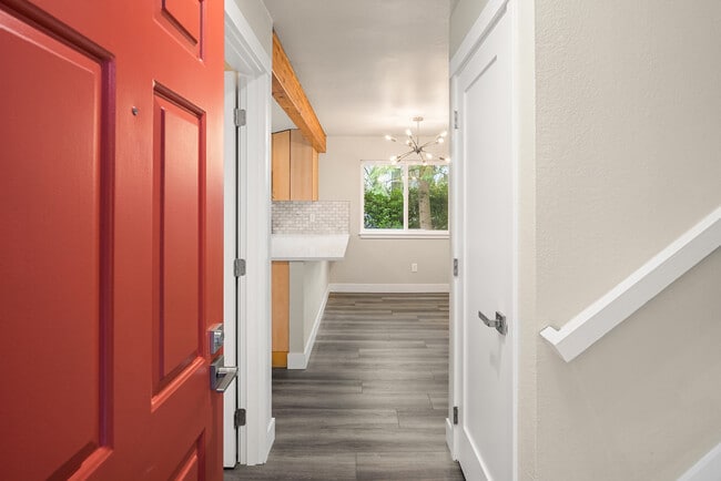 3005 127th Plz SE, Unit B-21 in Bellevue, WA - Building Photo - Building Photo