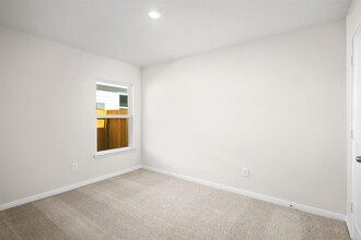 10360 Sweetwater Creek Dr in Cleveland, TX - Foto de edificio - Building Photo