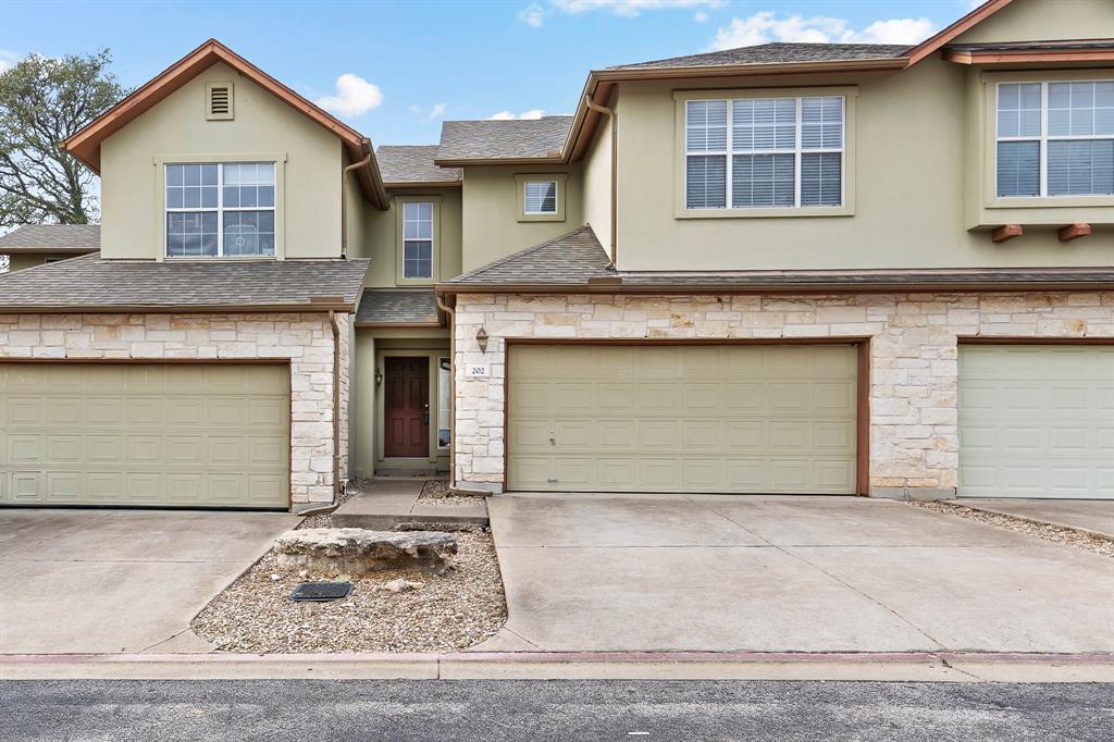 2410 Great Oaks Dr in Round Rock, TX - Building Photo