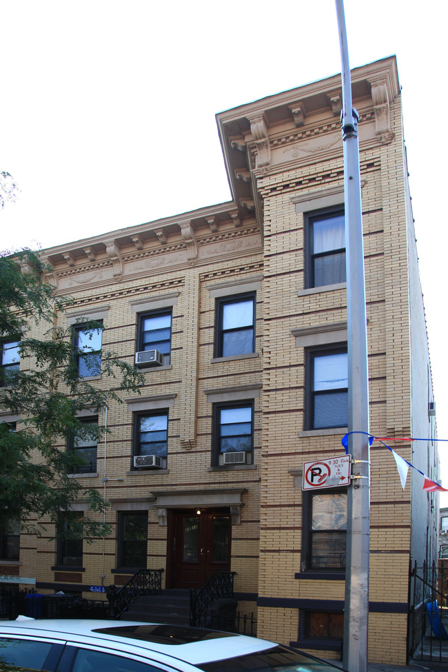 17-10 Putnam Ave