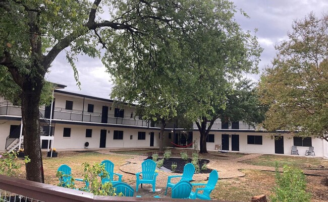 LOCUST LIVING in San Antonio, TX - Building Photo - Building Photo