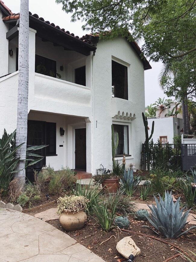 922 N La Jolla Ave, Unit 1 in West Hollywood, CA - Foto de edificio - Building Photo