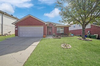 6800 Geyser Trail in Watauga, TX - Building Photo - Building Photo