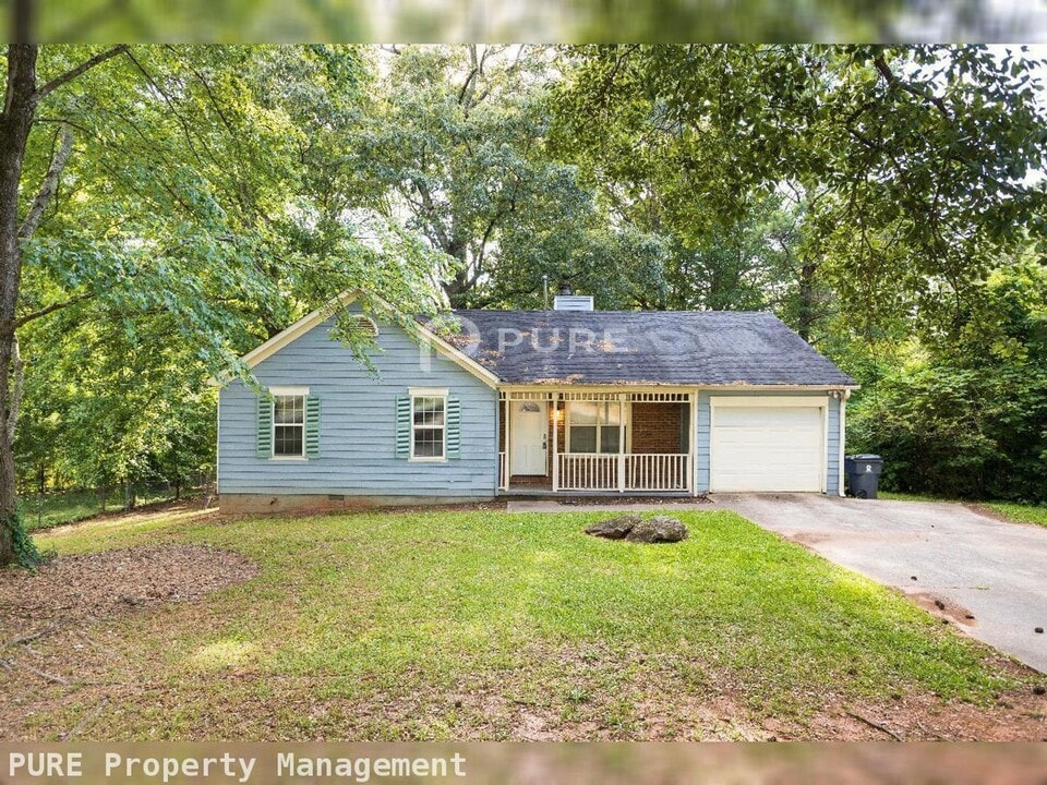 111 Neal Ave in Stockbridge, GA - Building Photo