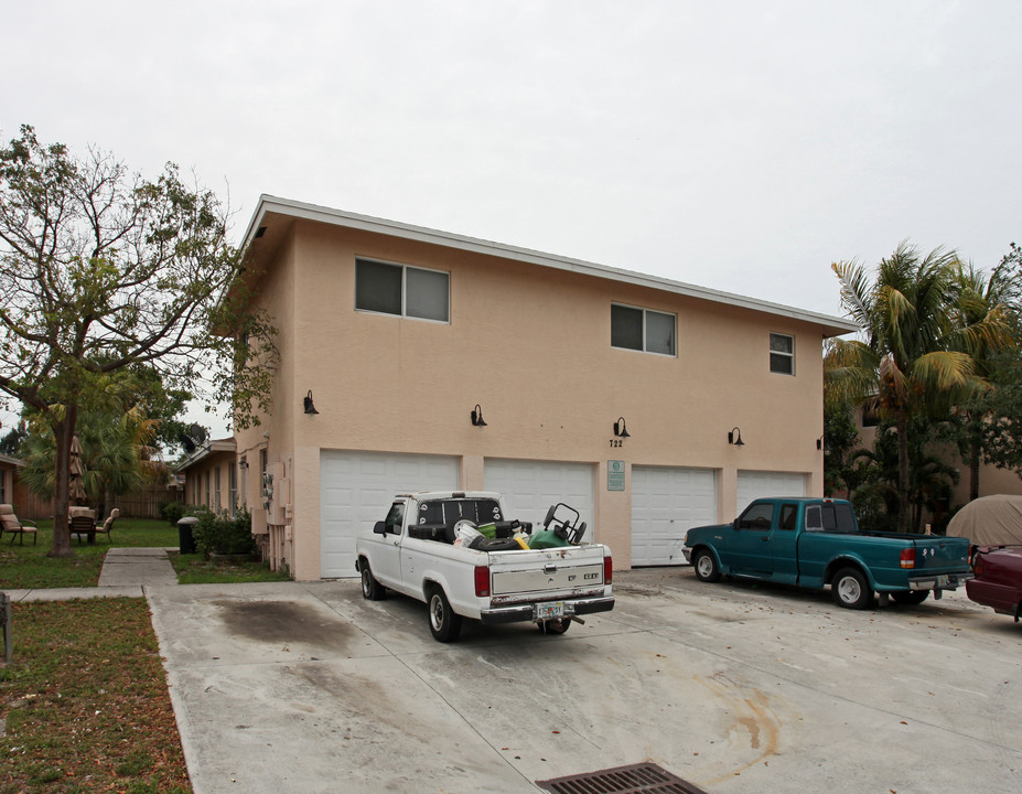 722 SW 7th St in Pompano Beach, FL - Foto de edificio