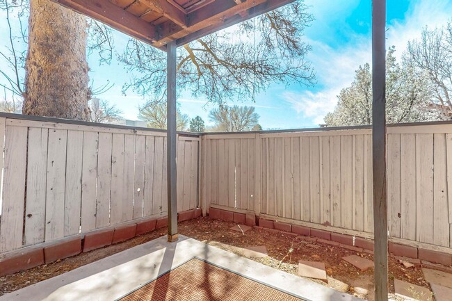6001 McKinney Dr NE in Albuquerque, NM - Building Photo - Building Photo