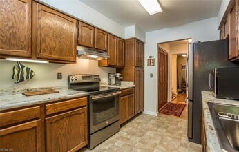 124 Inland View Dr in Newport News, VA - Building Photo - Building Photo