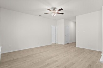 6044 Freedom Dr in Lindale, TX - Building Photo - Building Photo