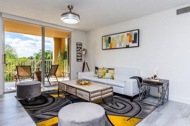 19999 E Country Club Dr in Aventura, FL - Building Photo - Building Photo