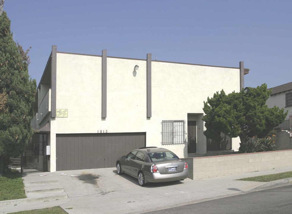 1915 S Longwood Ave in Los Angeles, CA - Building Photo