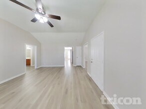 996 Tom Hailey Blvd in La Vergne, TN - Foto de edificio - Building Photo