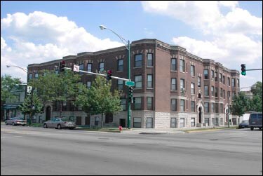 3045 W FULLERTON in Chicago, IL - Foto de edificio