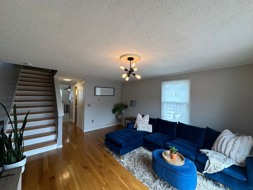 250 Congress Ave in Chelsea, MA - Building Photo