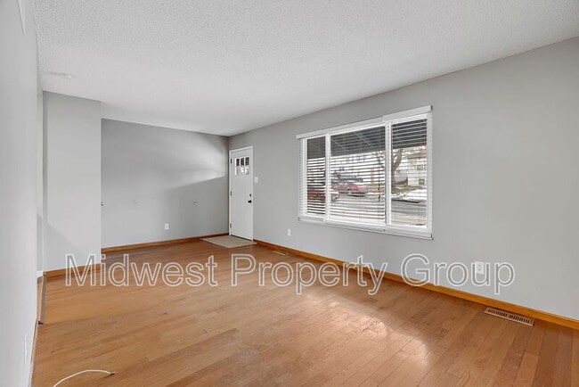 1128 Saratoga Dr in St. Charles, MO - Foto de edificio - Building Photo