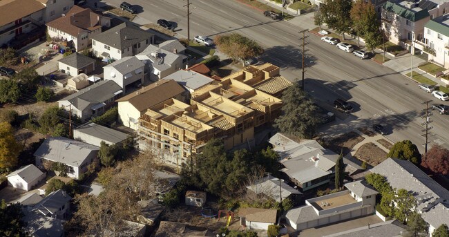 Montrose Villas in Montrose, CA - Building Photo - Building Photo