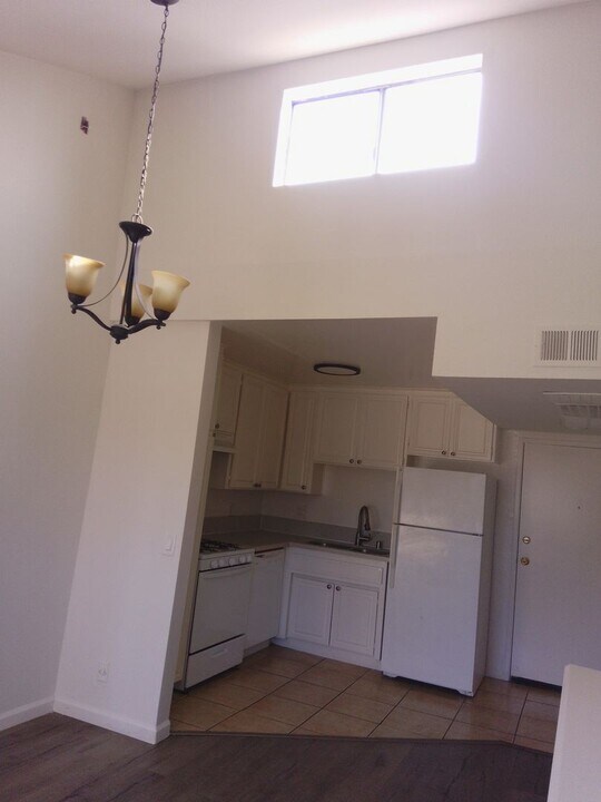 5554 Carpenter Ave in Los Angeles, CA - Building Photo