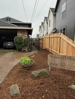 1666 SE Umatilla St, Unit 2 in Portland, OR - Building Photo