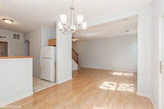 1940 Golden Gate Ln in Naperville, IL - Building Photo - Building Photo