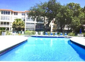 2600 NW 49th Ave in Lauderdale Lakes, FL - Building Photo