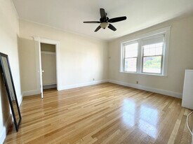 14 Alton Pl, Unit 3 in Brookline, MA - Building Photo
