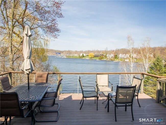 14 Shore Rd in Danbury, CT - Building Photo - Building Photo