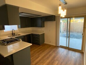 1534 S Linwood St in Visalia, CA - Building Photo - Building Photo