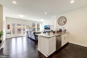 1951 Reston Vly Wy in Reston, VA - Building Photo - Building Photo