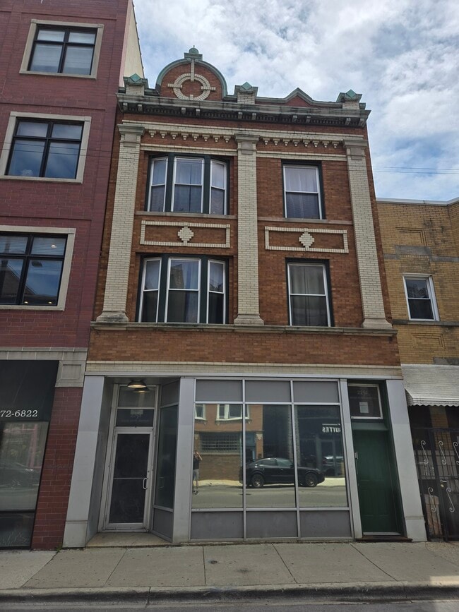 2251 W North Ave, Unit 1F