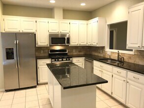 11403 Oak Knoll Dr in Austin, TX - Building Photo - Building Photo