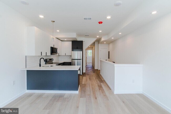 1003 W Dakota St-Unit -UNIT 2 in Philadelphia, PA - Building Photo - Building Photo