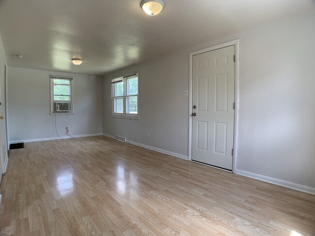 4754 NE 27th Ct in Des Moines, IA - Foto de edificio - Building Photo