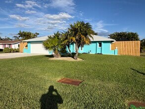 6195 Pecan Rd in Venice, FL - Building Photo - Building Photo