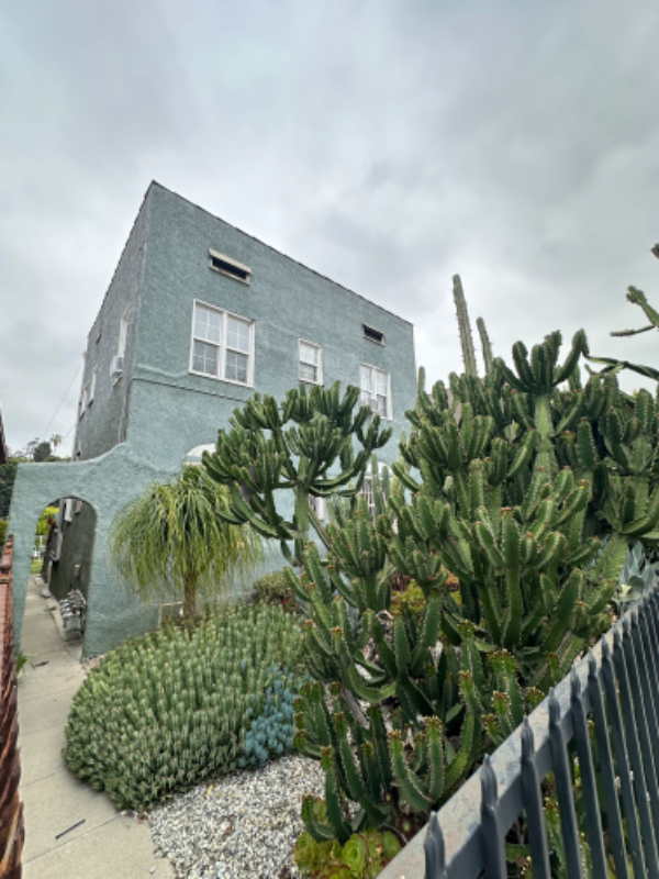 property at 927 1/2 Parkman Ave