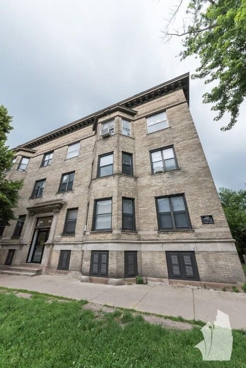 915 W Waveland Ave in Chicago, IL - Foto de edificio