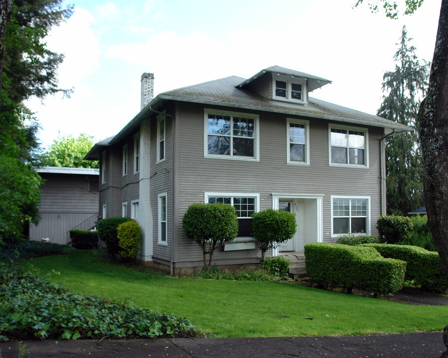 215 E 2nd Ave in Eugene, OR - Building Photo