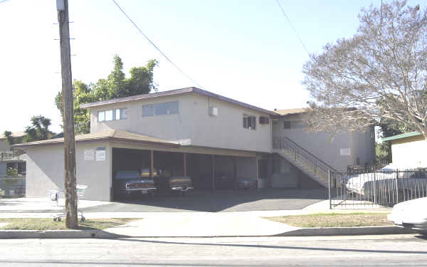 920 N Atlantic Blvd in Alhambra, CA - Foto de edificio