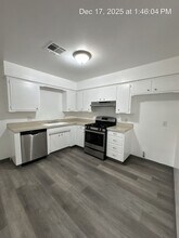 2724-2728 S Sallee Ct in Visalia, CA - Building Photo - Building Photo